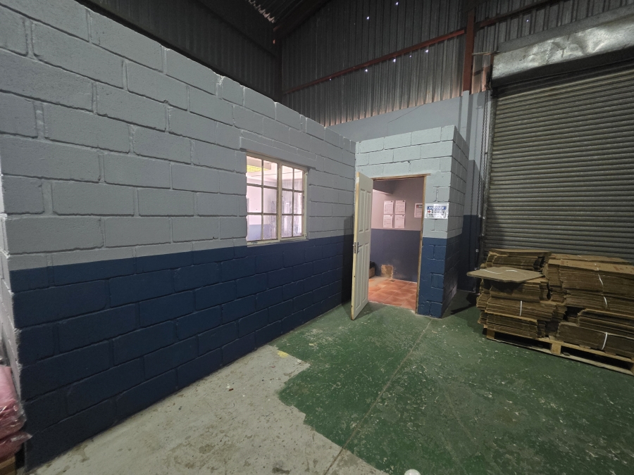To Let Commercial Property for Rent in Beacon Bay North Eastern Cape
